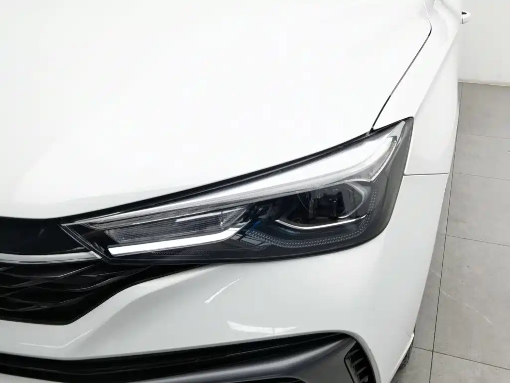 Roewe i5 — фото 7