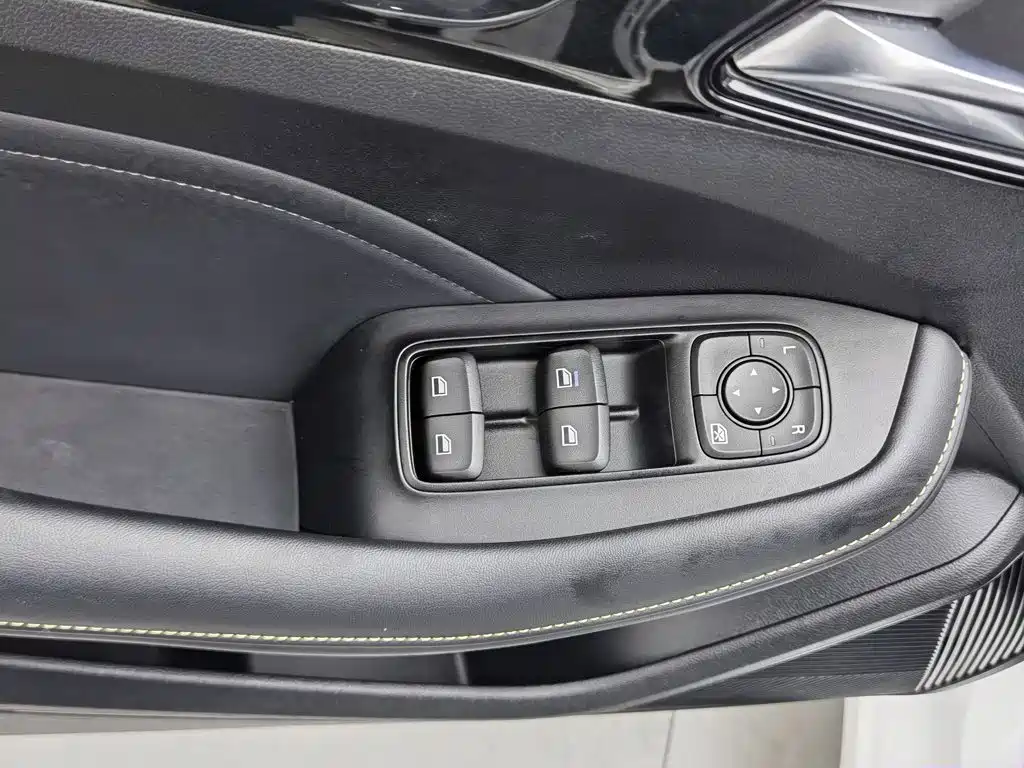 Roewe i5 — фото 9
