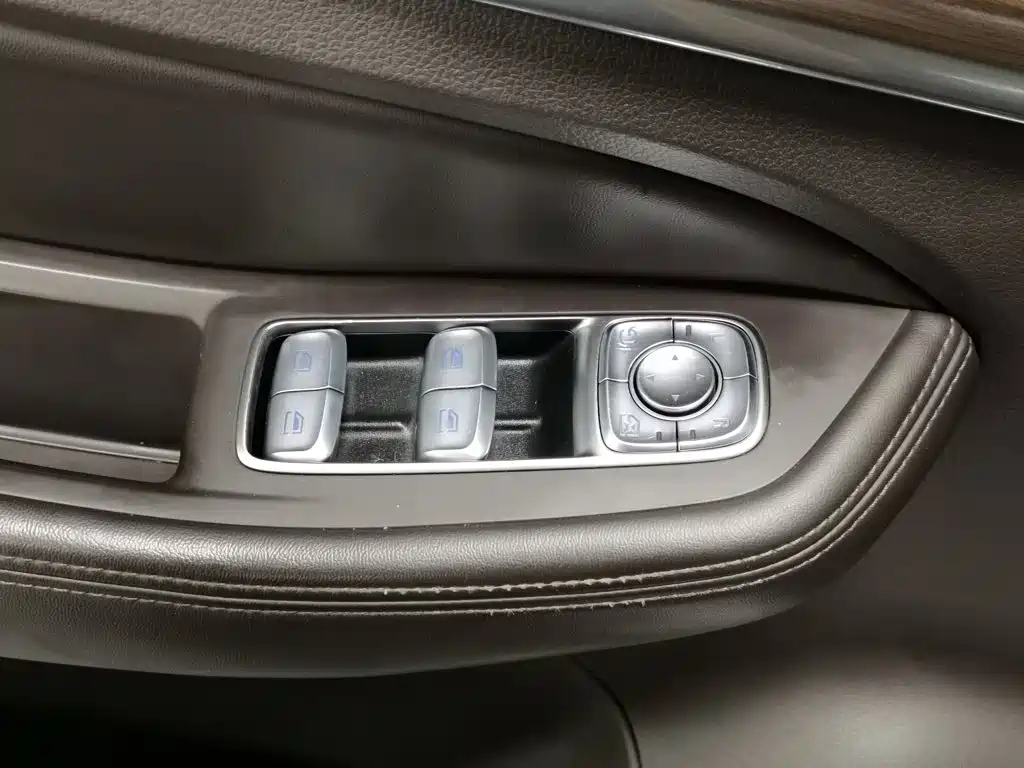 Roewe RX8 — фото 9