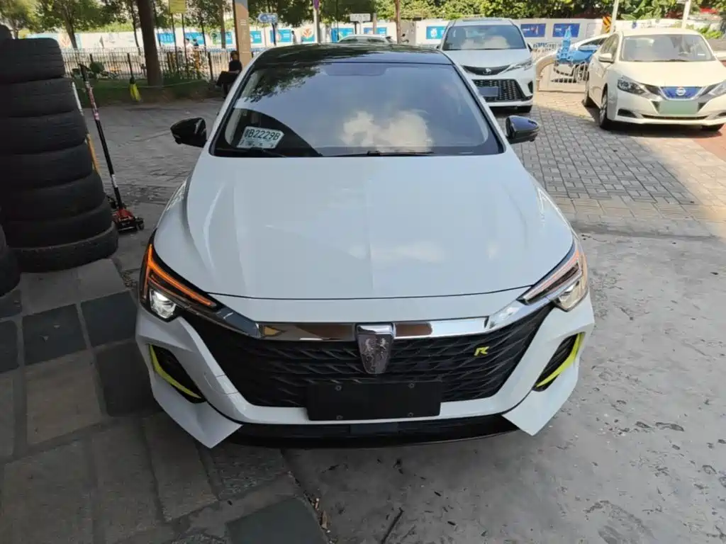 Roewe i6 MAX New Energy — фото 3