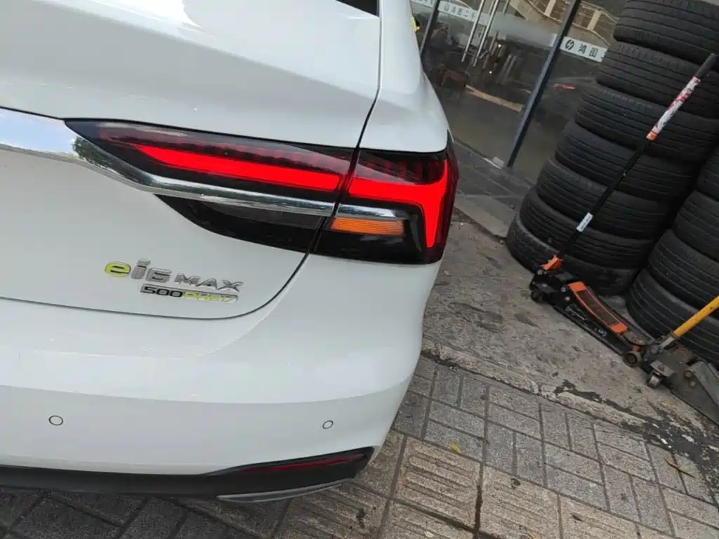 Roewe i6 MAX New Energy — фото 23