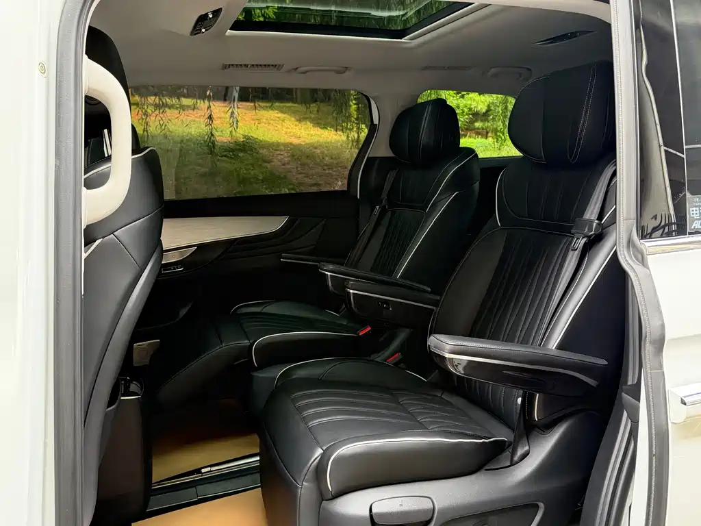 Roewe iMAX8 — фото 4
