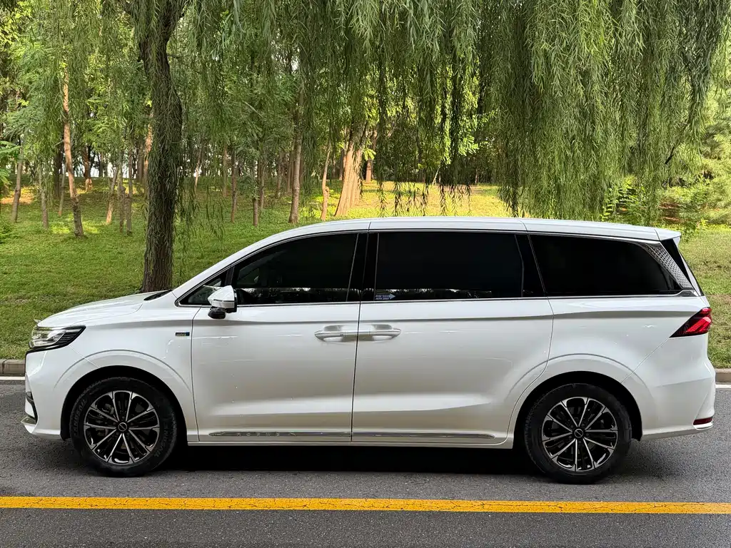 Roewe iMAX8 — фото 8