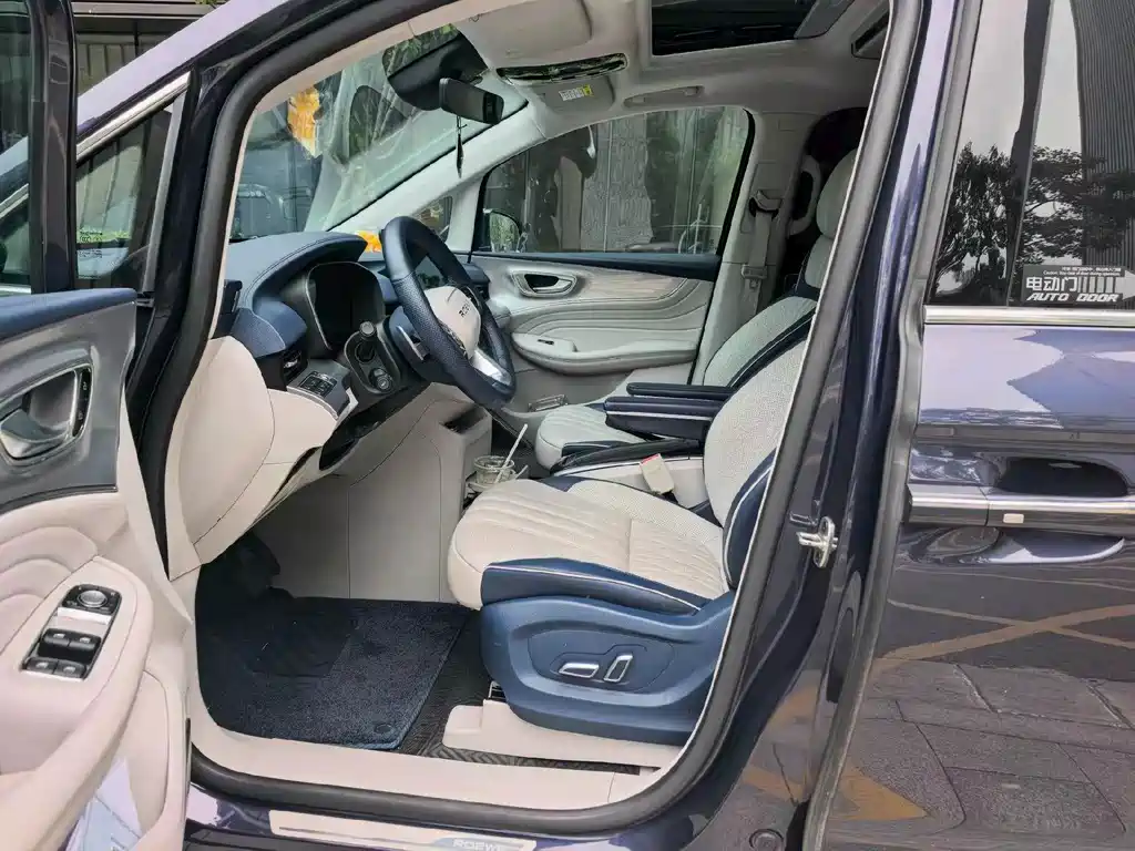 Roewe iMAX8 — фото 3