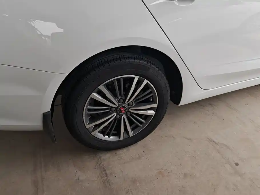Roewe i5 — фото 6