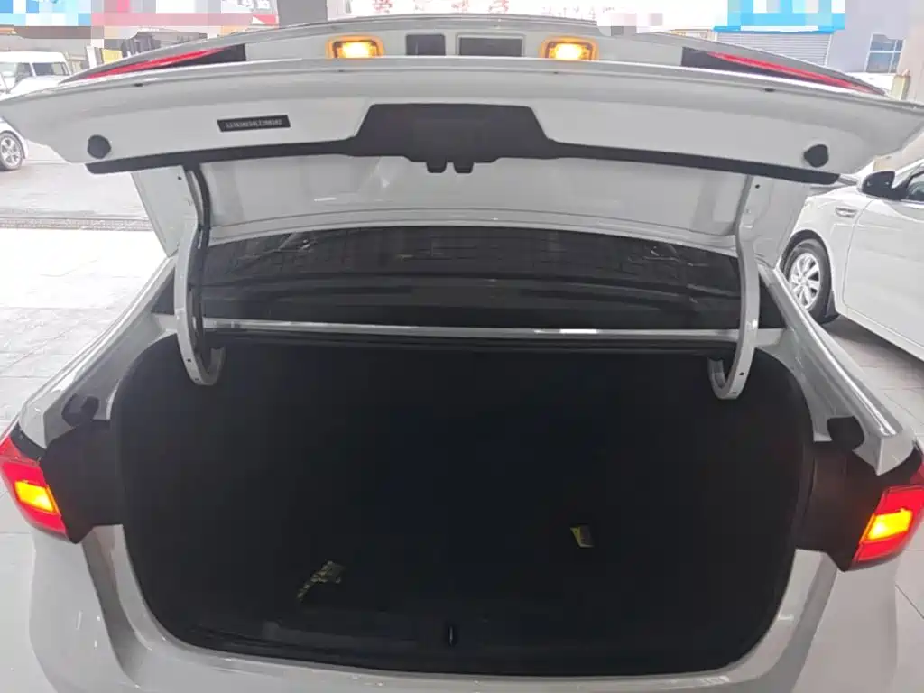 Roewe i5 — фото 14