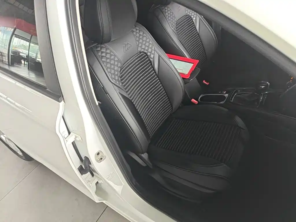 Roewe i5 — фото 19