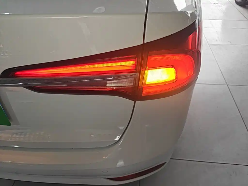 Roewe i5 — фото 8