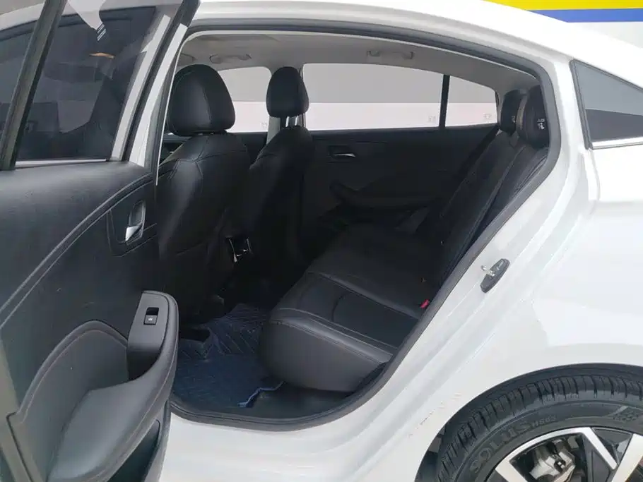 Roewe i5 — фото 11