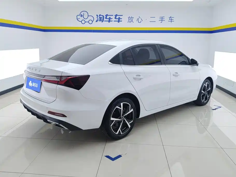 Roewe i5 — фото 3