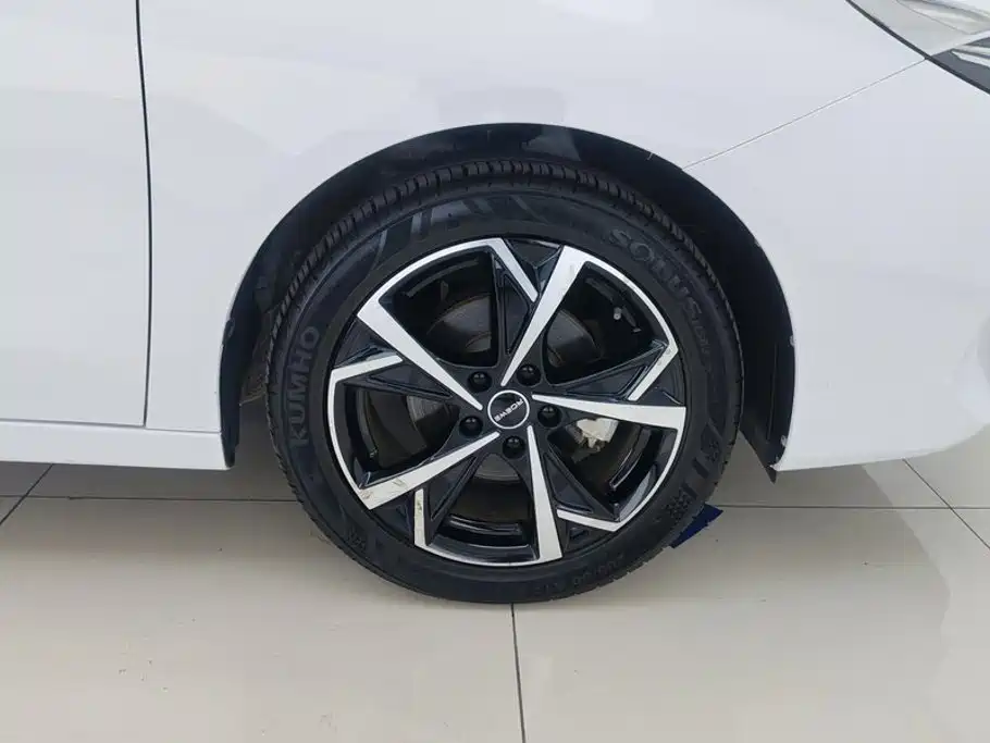 Roewe i5 — фото 6