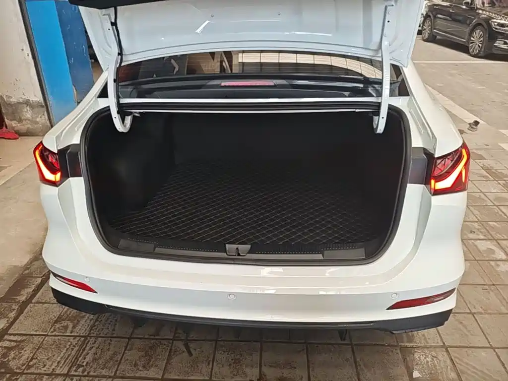 Roewe i5 — фото 19
