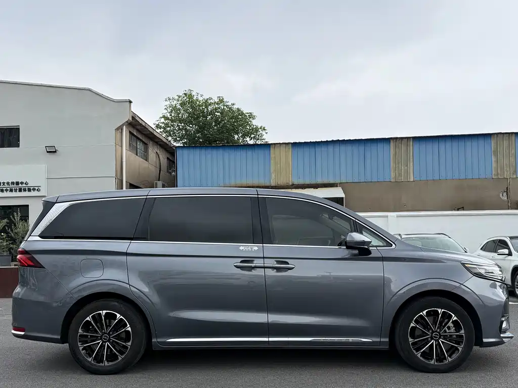 Roewe iMAX8 — фото 15