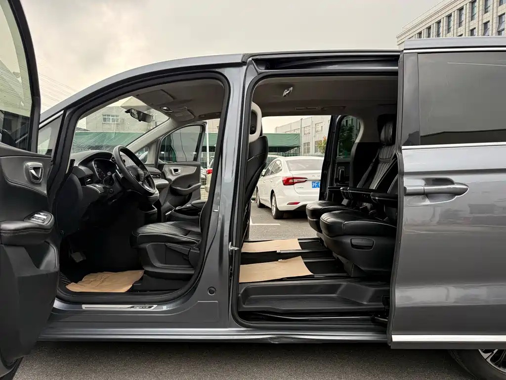 Roewe iMAX8 — фото 17