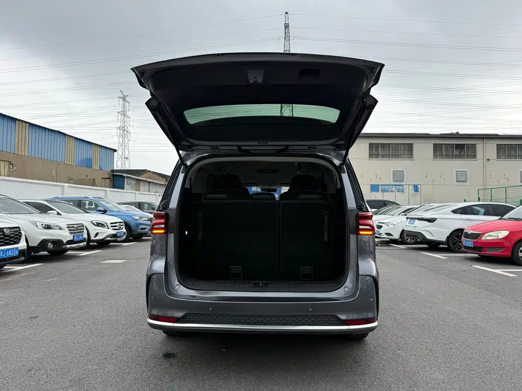 Roewe iMAX8 — фото 22