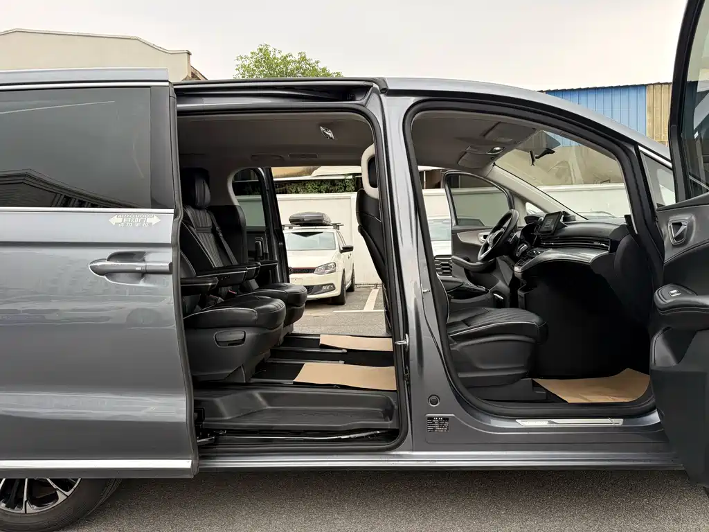 Roewe iMAX8 — фото 5