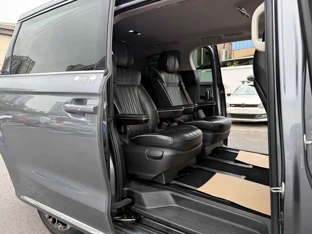 Roewe iMAX8 — фото 7