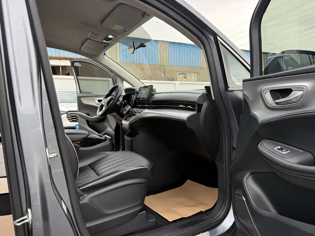 Roewe iMAX8 — фото 8
