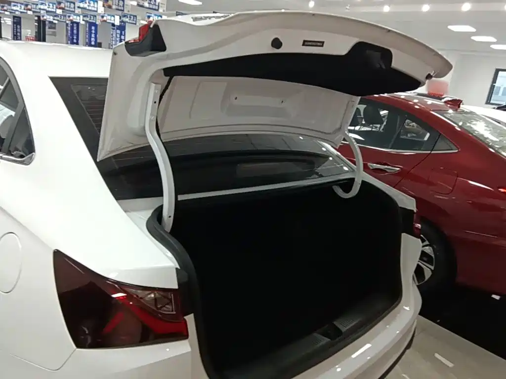 Roewe i5 — фото 19