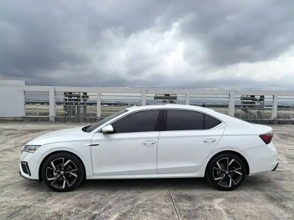 Skoda Octavia — фото 2
