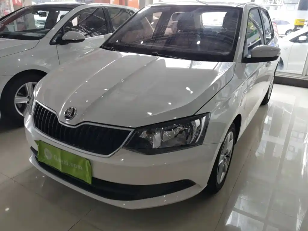 Skoda Fabia — фото 2