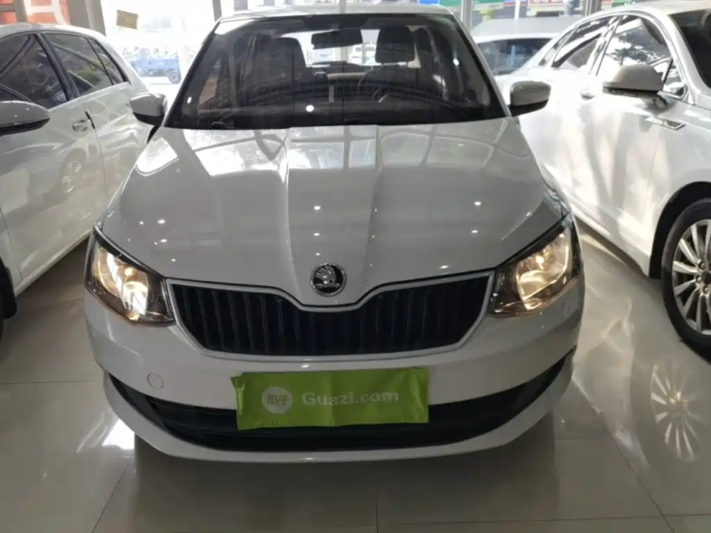 Skoda Fabia — фото 3