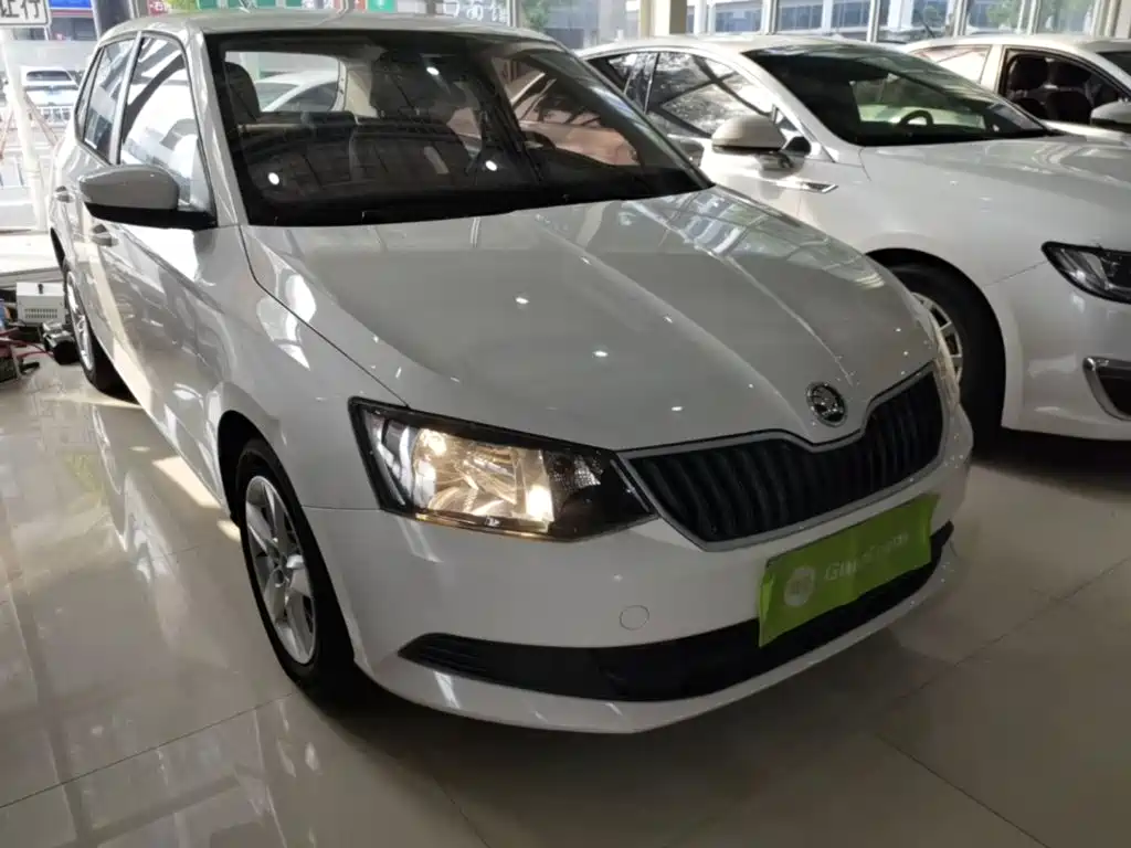 Skoda Fabia — фото 4