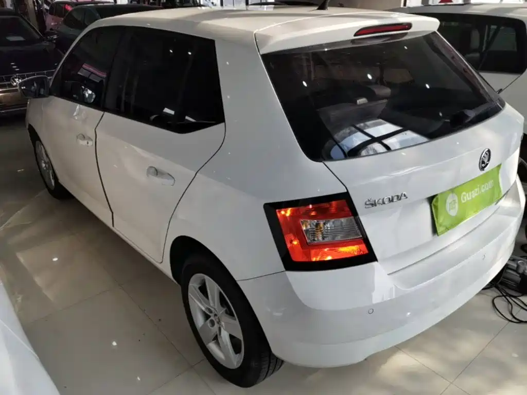 Skoda Fabia — фото 5