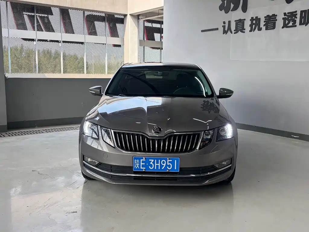 Skoda Octavia — фото 2