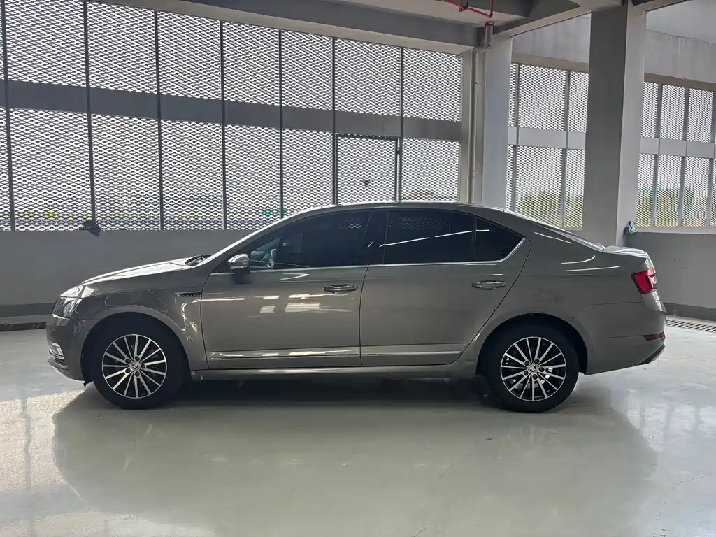 Skoda Octavia — фото 14