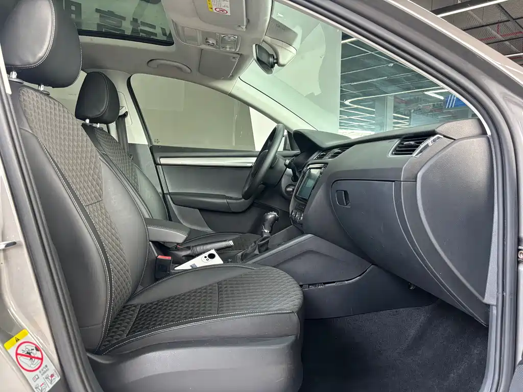 Skoda Octavia — фото 5