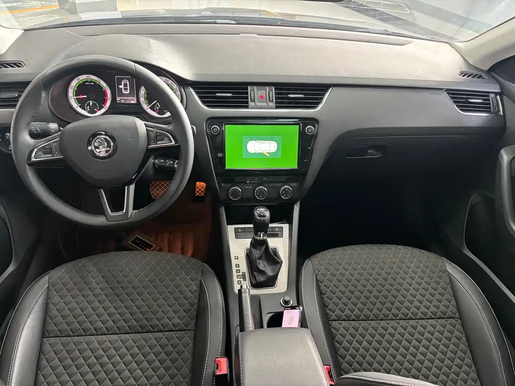 Skoda Octavia — фото 8