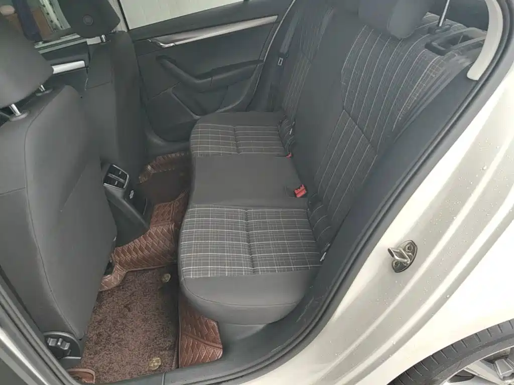 Skoda Octavia — фото 17