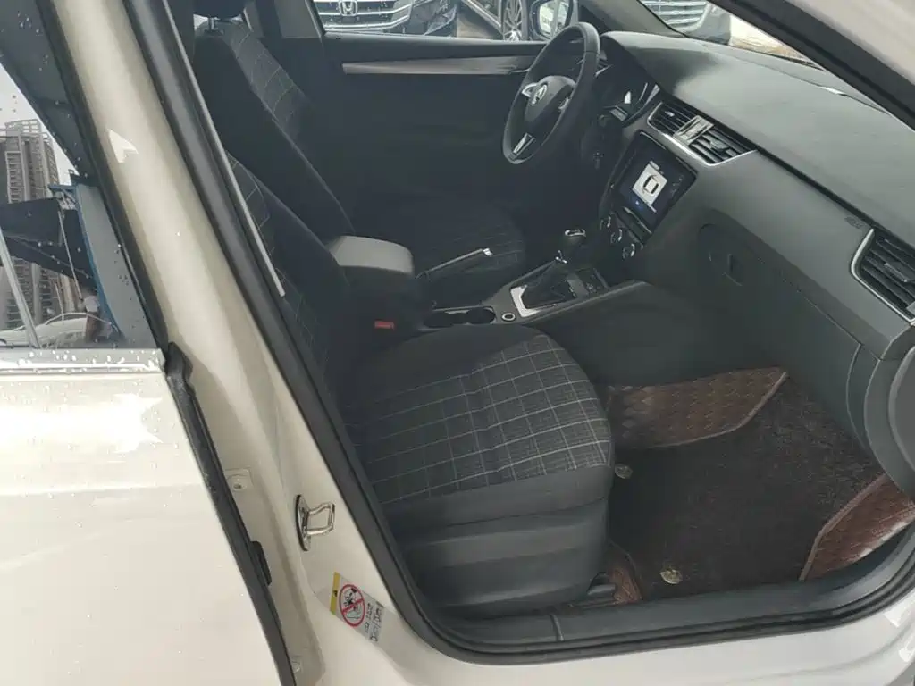 Skoda Octavia — фото 25