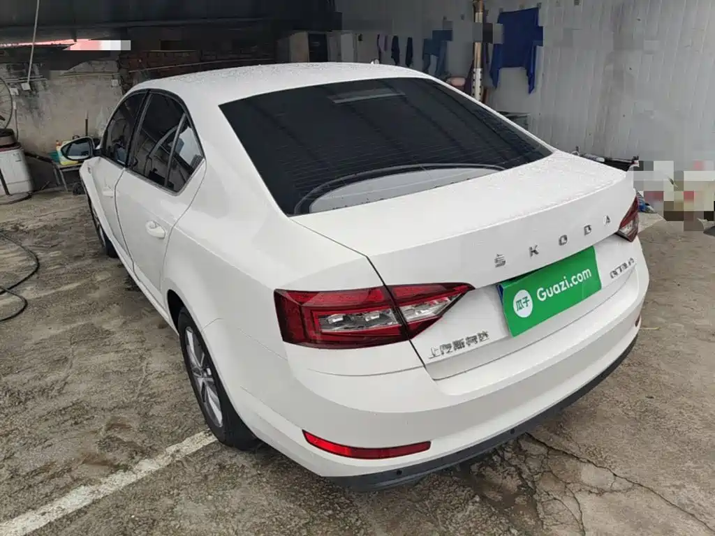 Skoda Octavia — фото 5