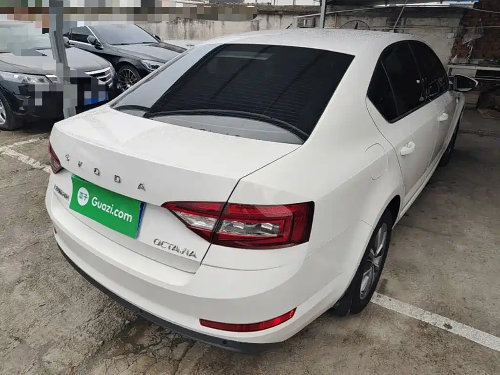 Skoda Octavia — фото 7