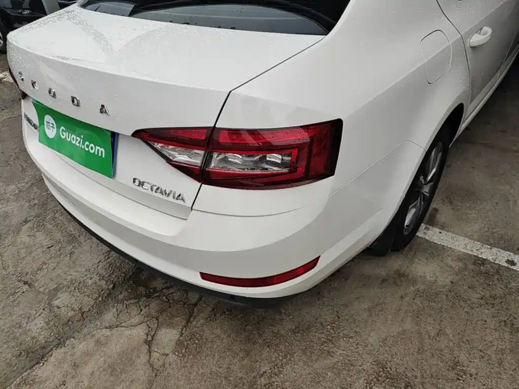 Skoda Octavia — фото 8