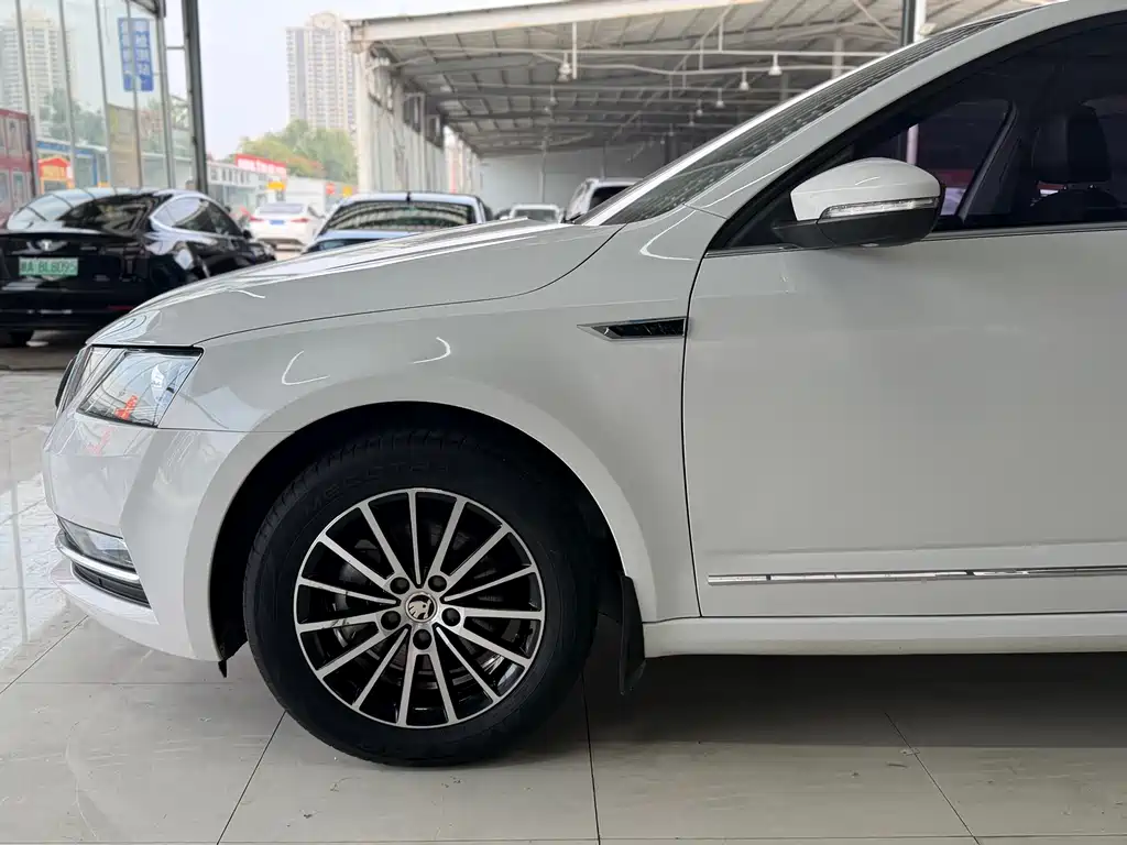 Skoda Octavia — фото 4