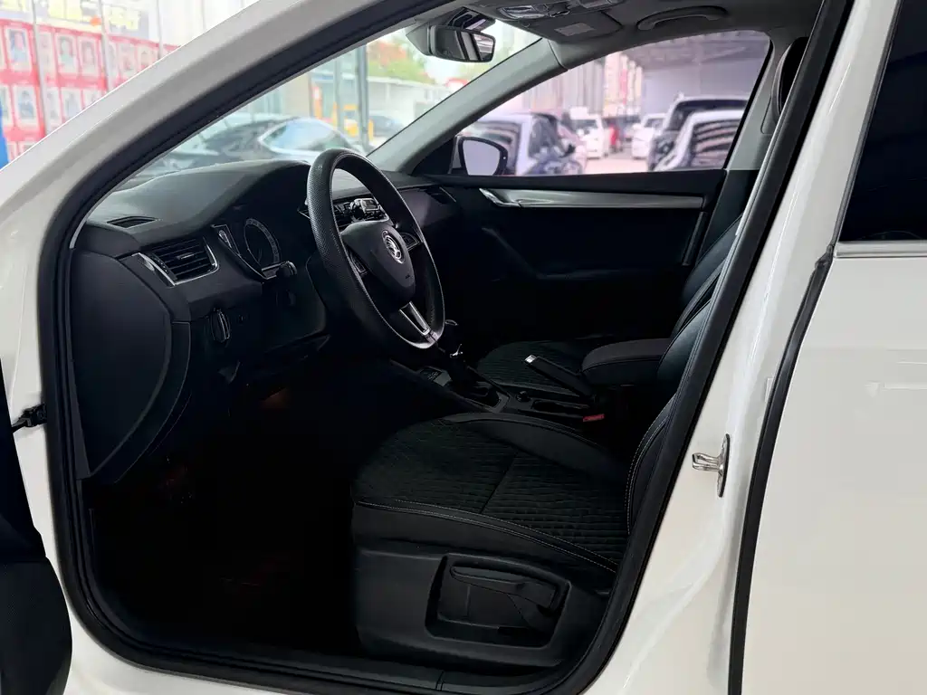 Skoda Octavia — фото 5