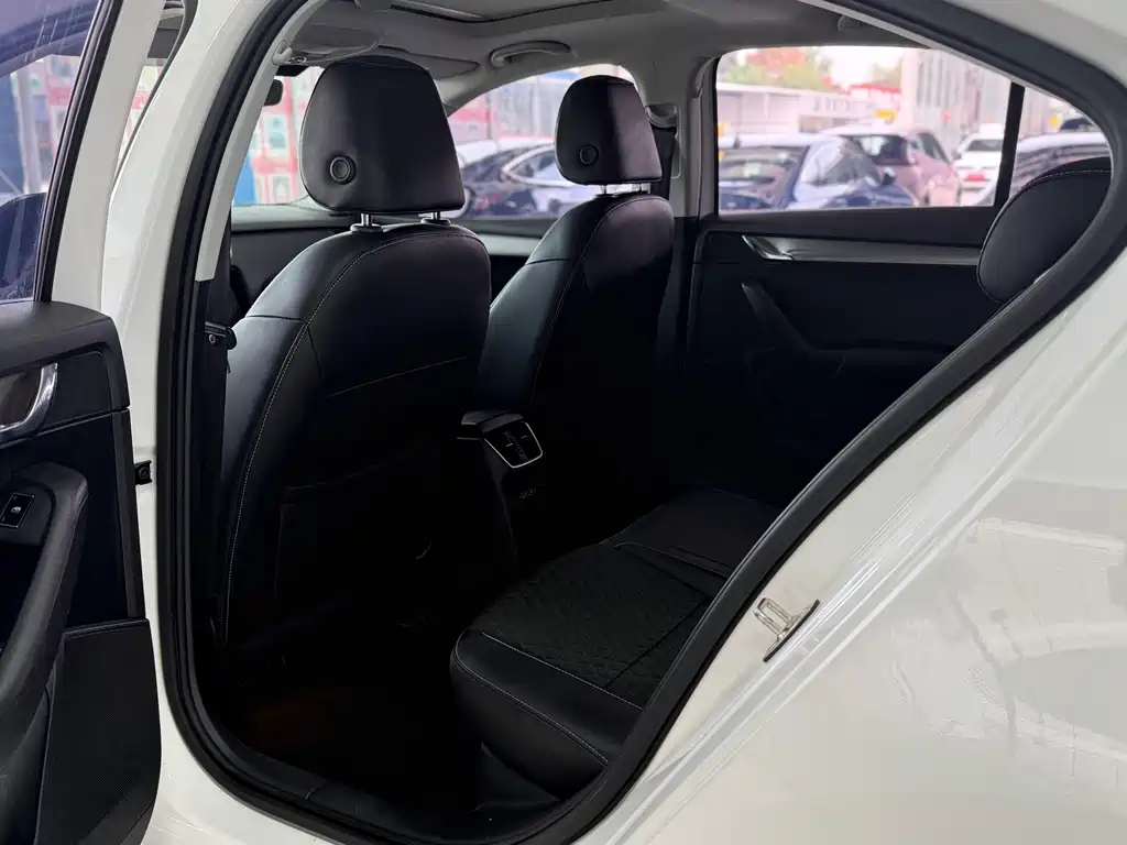 Skoda Octavia — фото 6