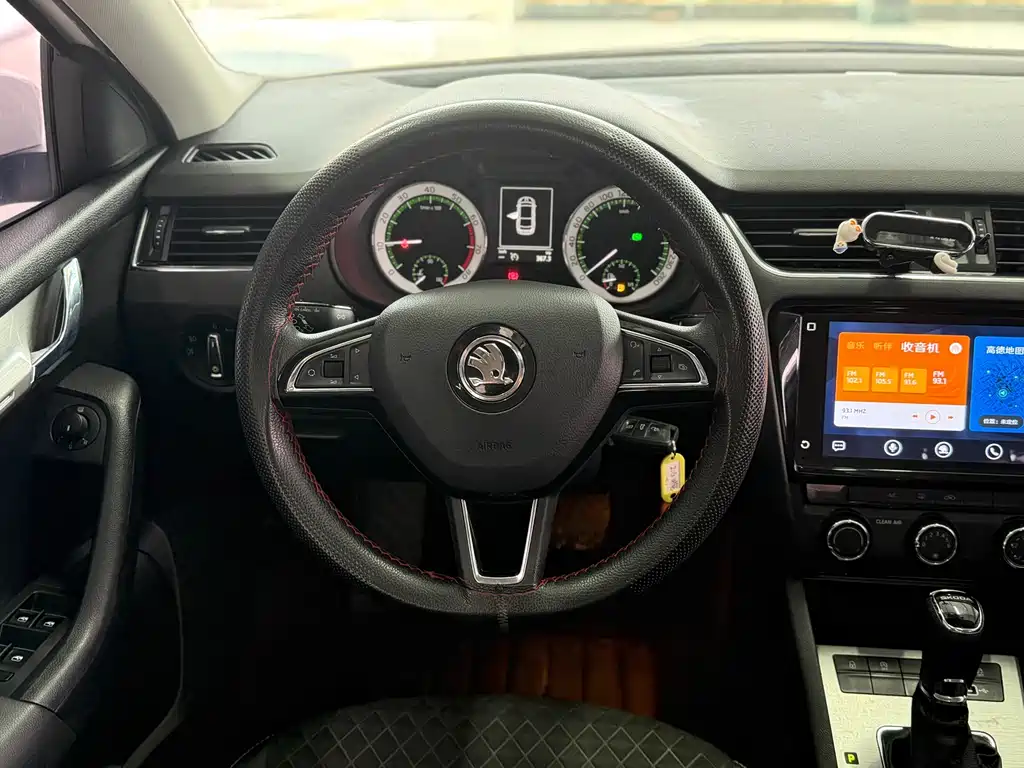 Skoda Octavia — фото 8