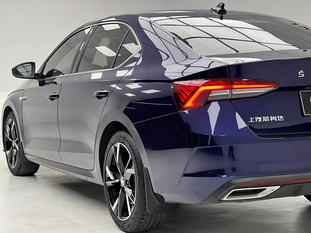Skoda Octavia — фото 10