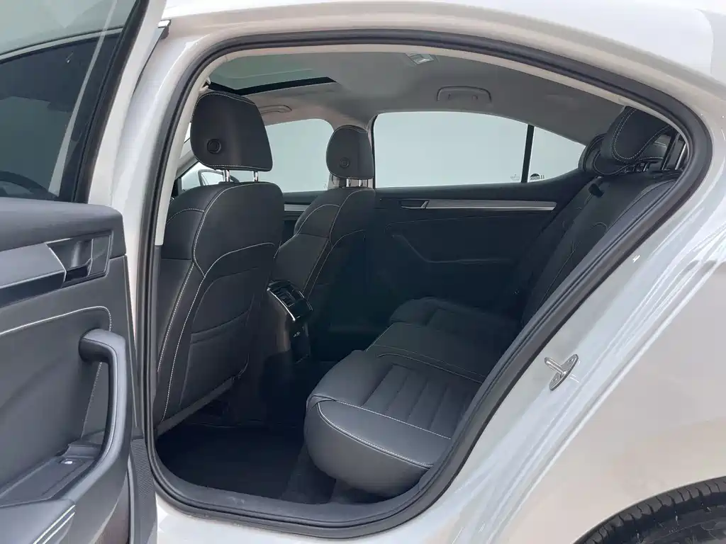 Skoda Superb — фото 11
