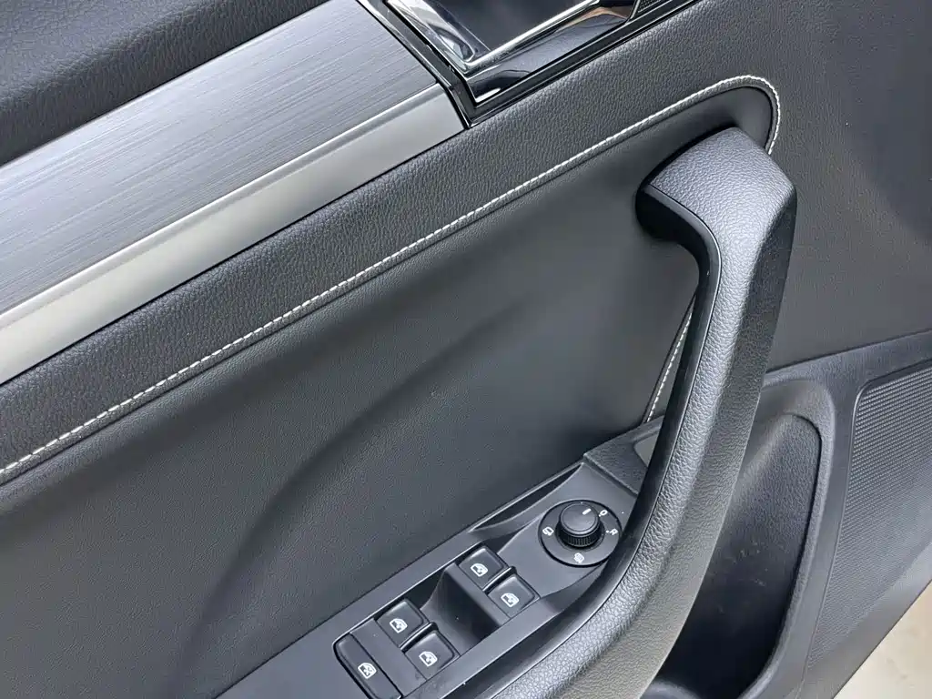 Skoda Superb — фото 14