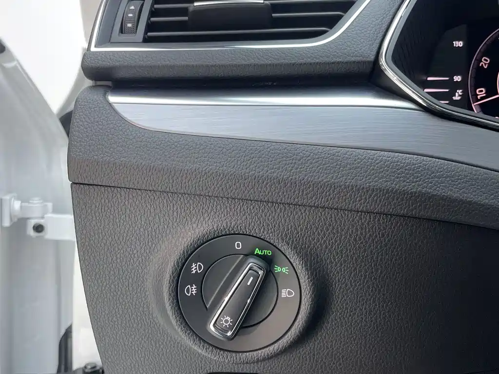 Skoda Superb — фото 17