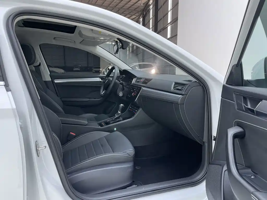 Skoda Superb — фото 23