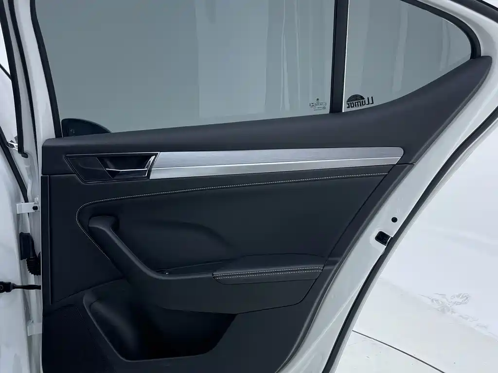 Skoda Superb — фото 24