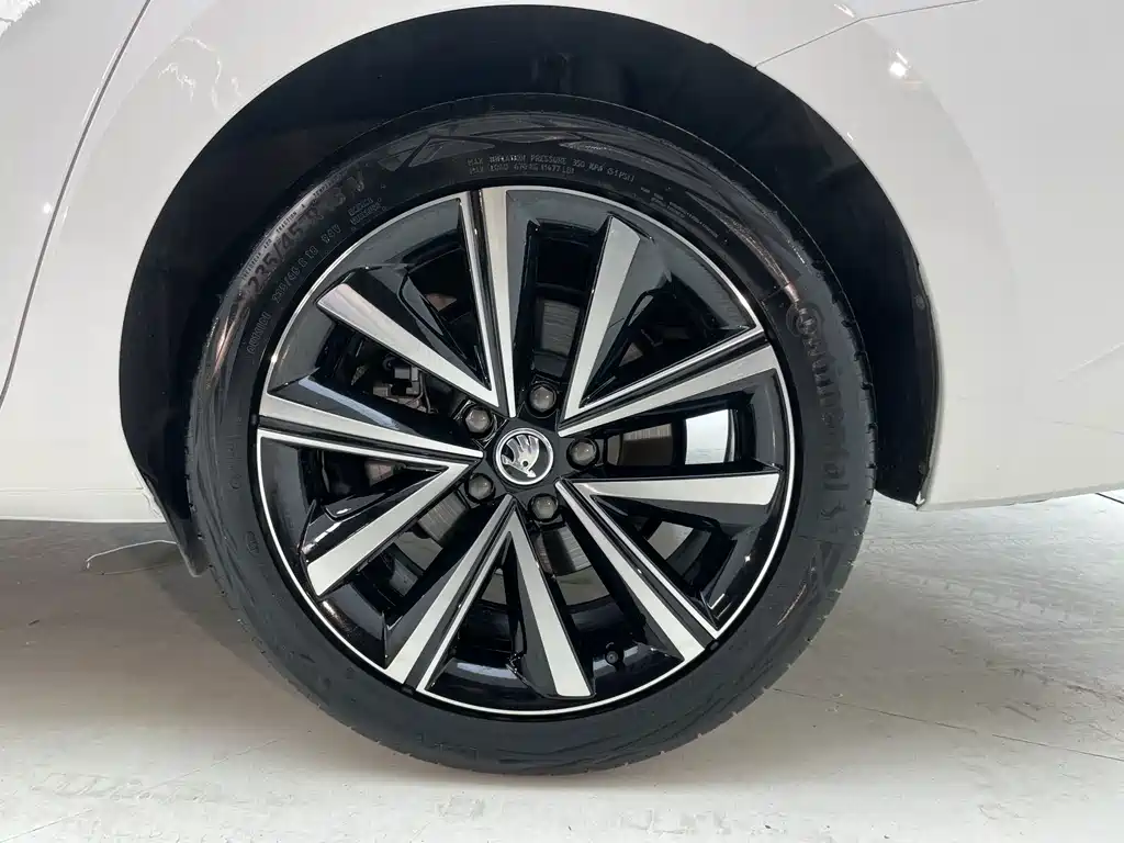 Skoda Superb — фото 26