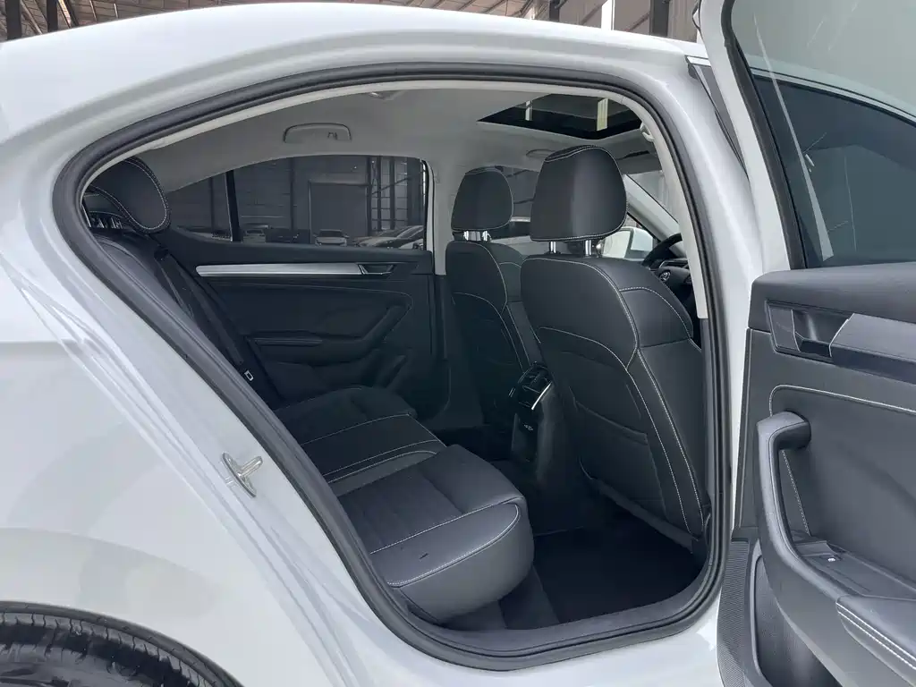 Skoda Superb — фото 29