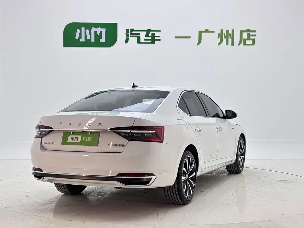 Skoda Superb — фото 7